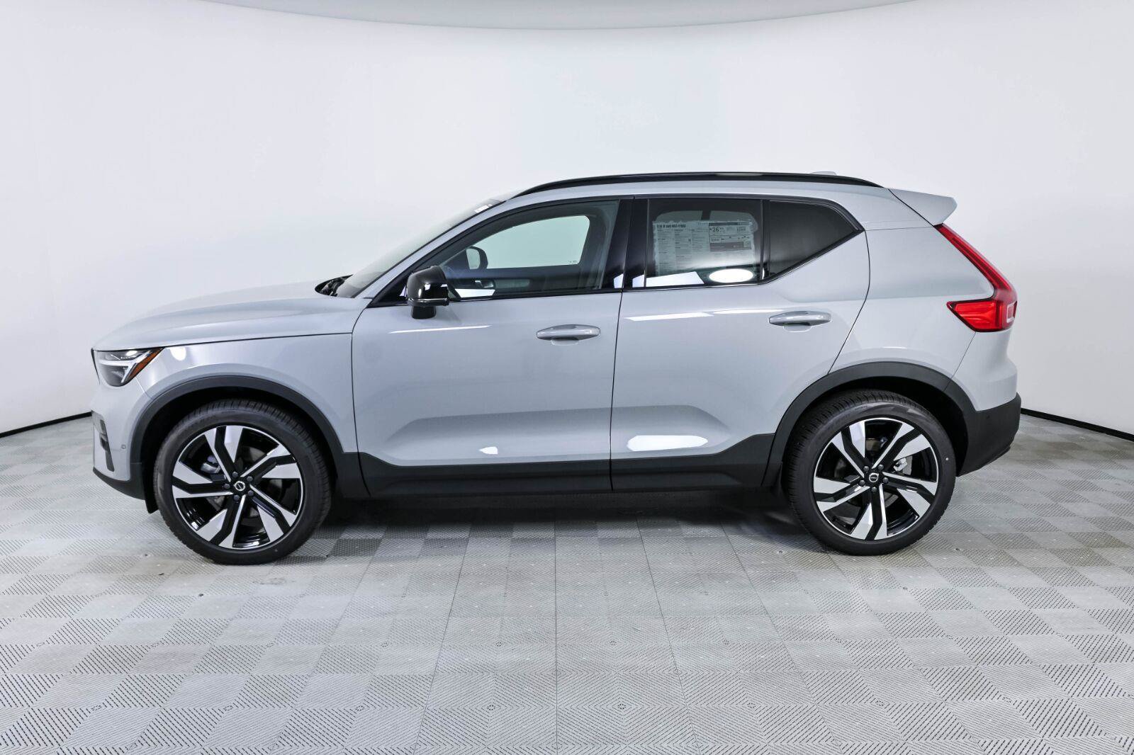 New 2026 Volvo XC40 B5 Plus w/ Climate Package AWD/4WD image 2