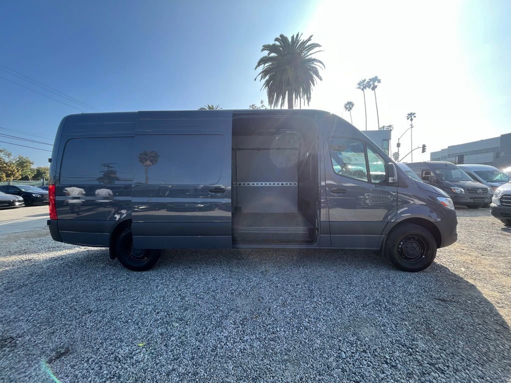Used 2024 Mercedes-Benz Sprinter 2500 image 4