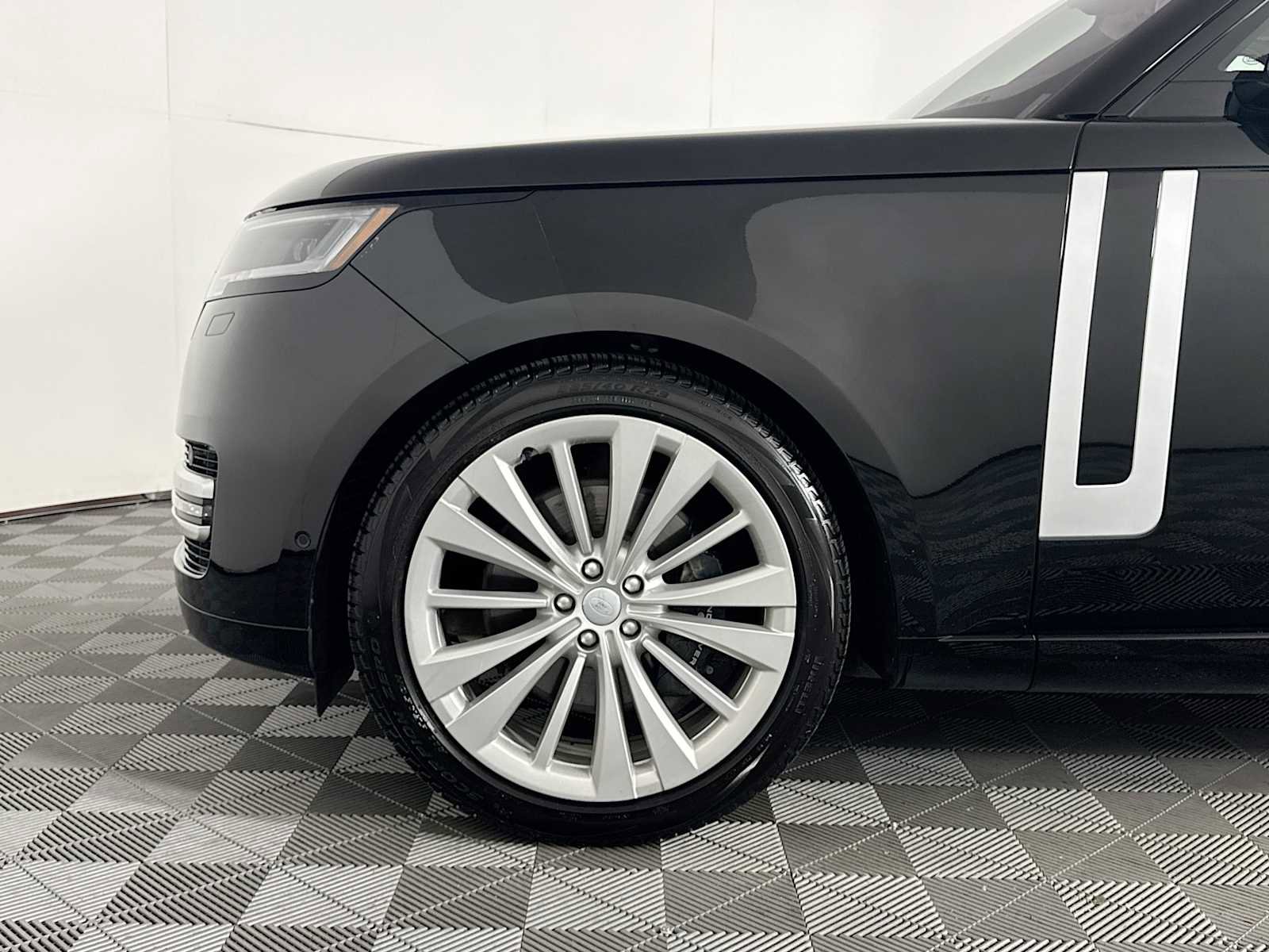 Used 2023 Land Rover Range Rover First Edition image 32