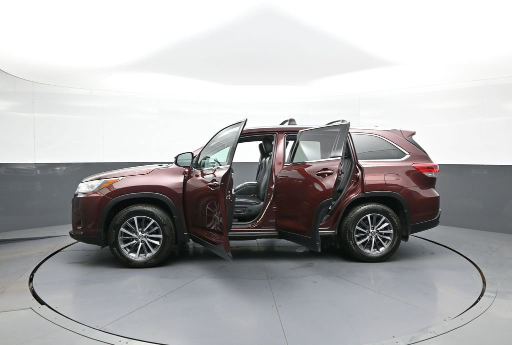 Certified 2019 Toyota Highlander XLE AWD/4WD image 45
