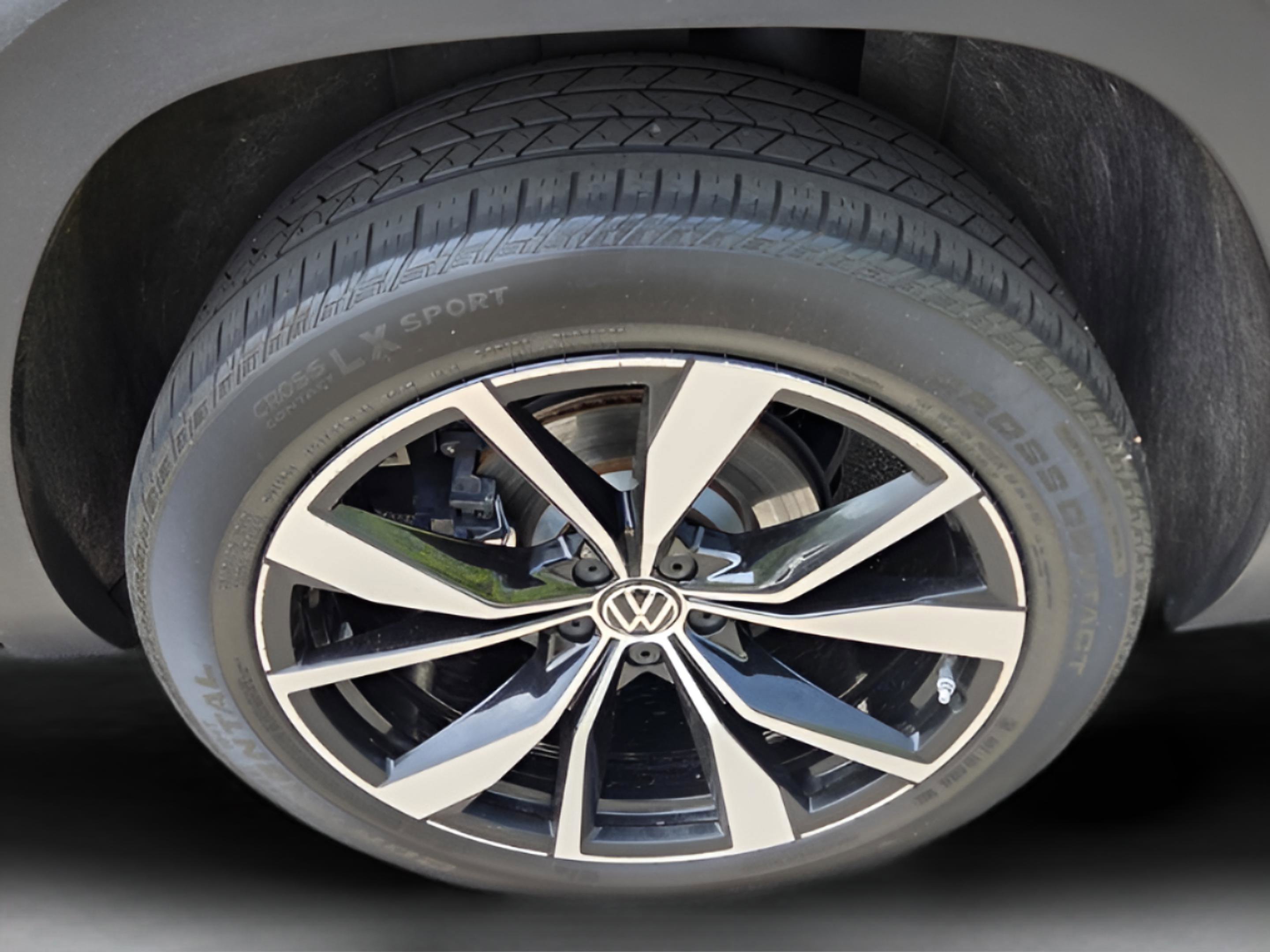 Used 2025 Volkswagen Atlas SEL Premium R-Line AWD/4WD image 35