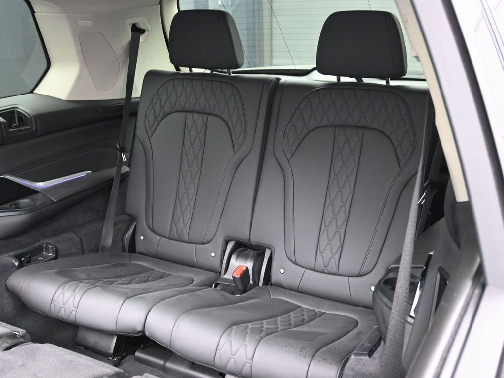 Used 2023 BMW X7 xDrive40i image 37