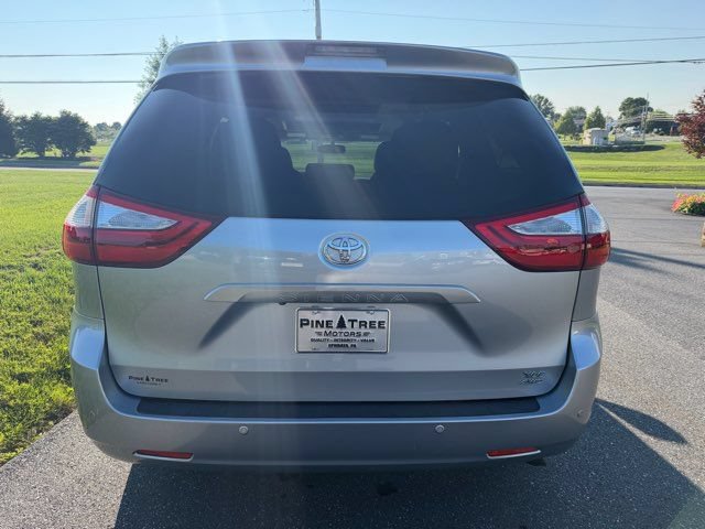 Used 2016 Toyota Sienna XLE Premium AWD/4WD image 5