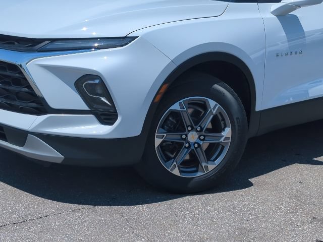 Used 2024 Chevrolet Blazer LT w/ Convenience Package FWD image 2