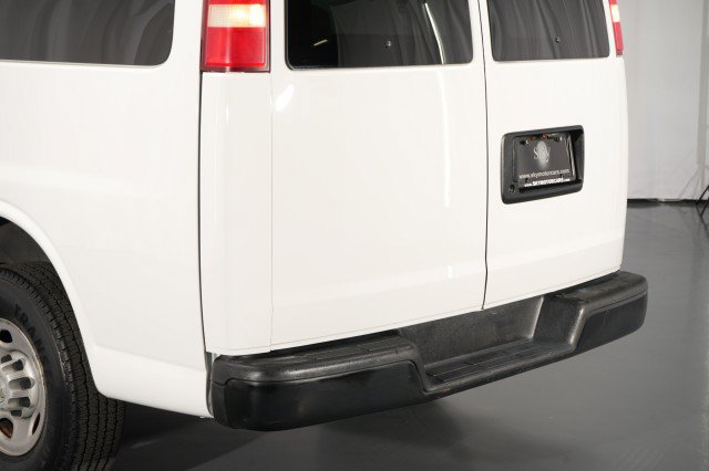Used 2008 Chevrolet Express 3500 Extended Passenger RWD image 13
