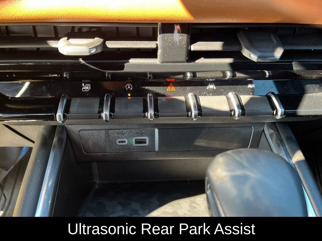 Used 2024 GMC Canyon AT4 w/ Technology Package image 29