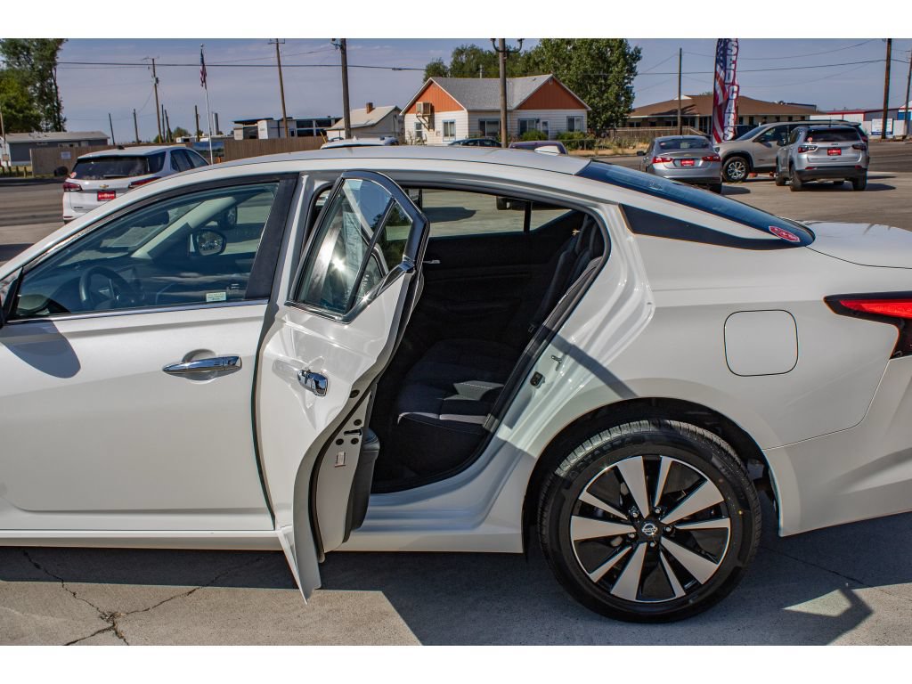 Used 2022 Nissan Altima 2.5 SV AWD/4WD image 16