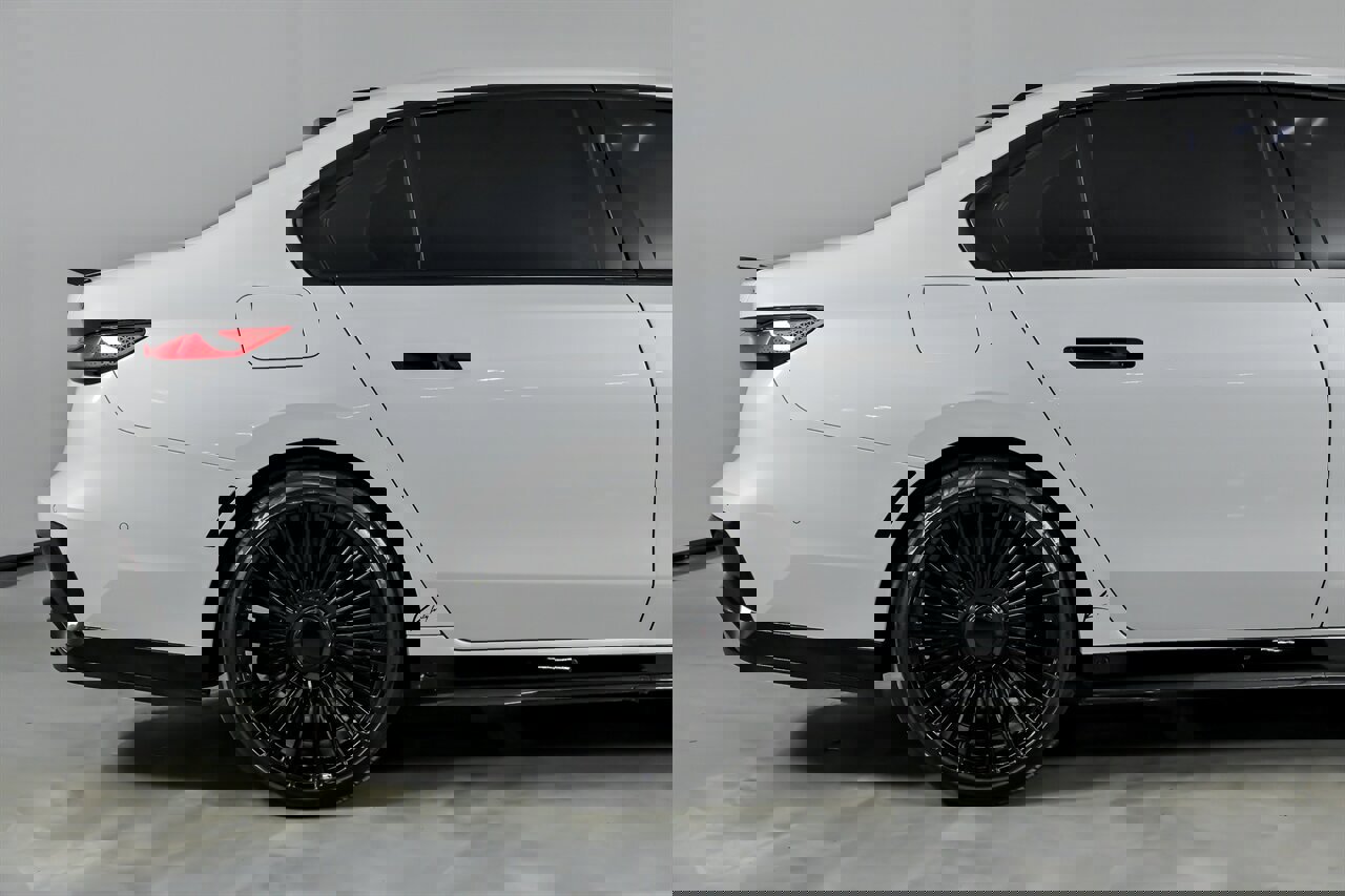 Used 2025 BMW 760i xDrive w/ Executive Package image 12