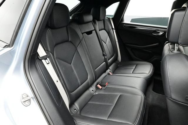 Certified 2025 Porsche Macan AWD/4WD image 17