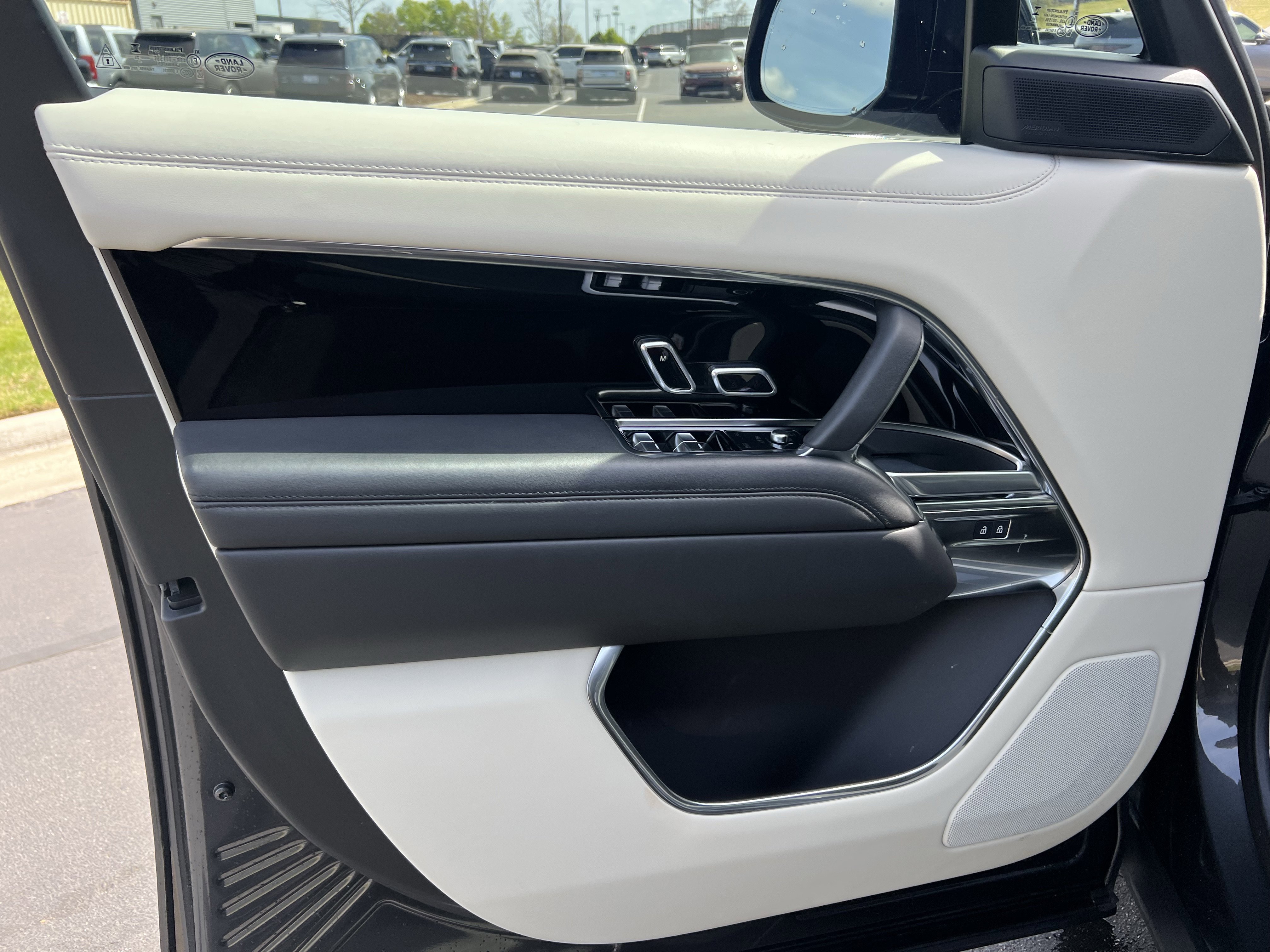 Certified 2024 Land Rover Range Rover SE image 13