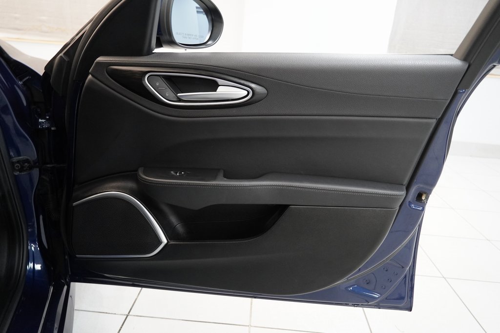 Used 2018 Alfa Romeo Giulia AWD image 27