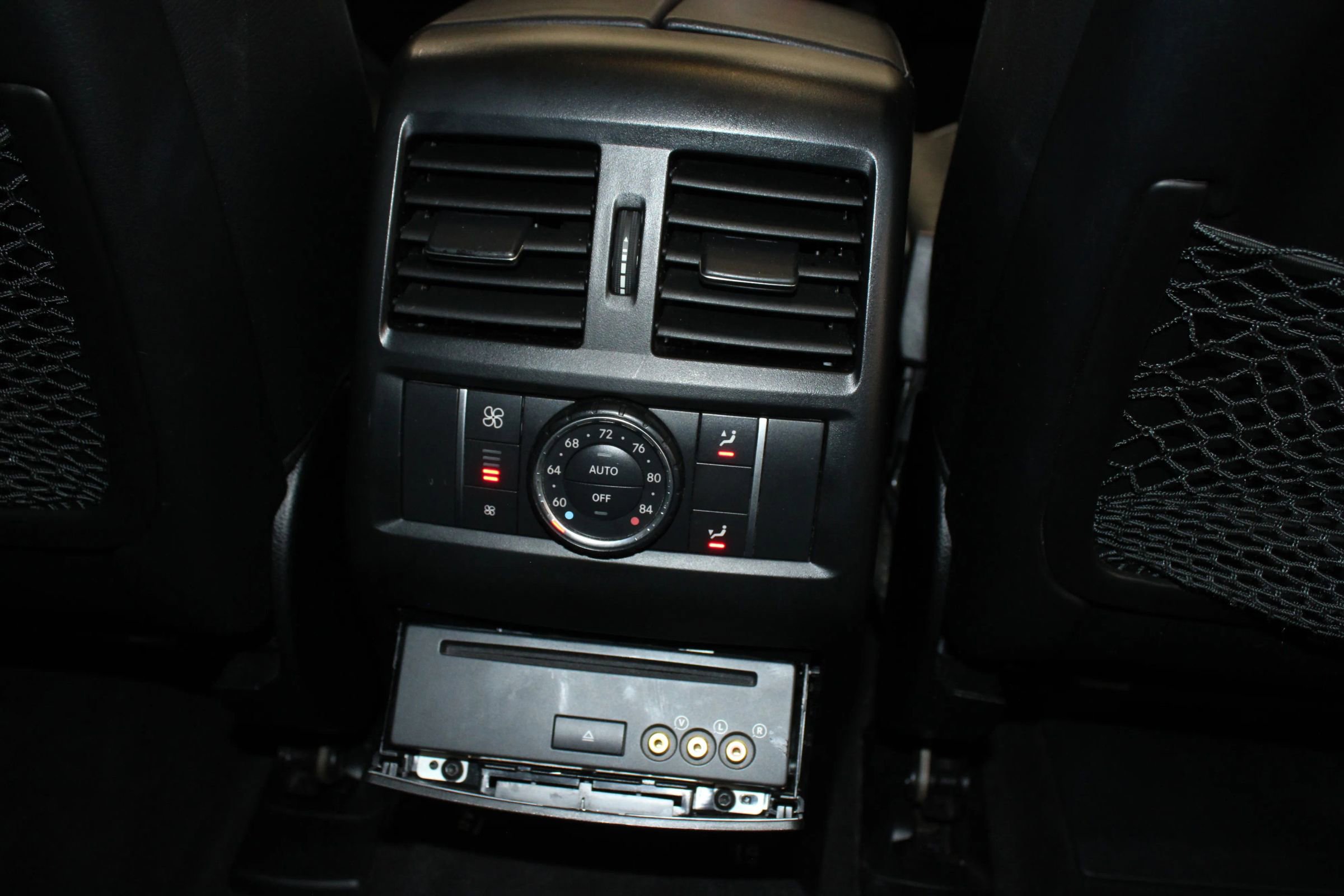 Used 2014 Mercedes-Benz GL 550 4MATIC image 36