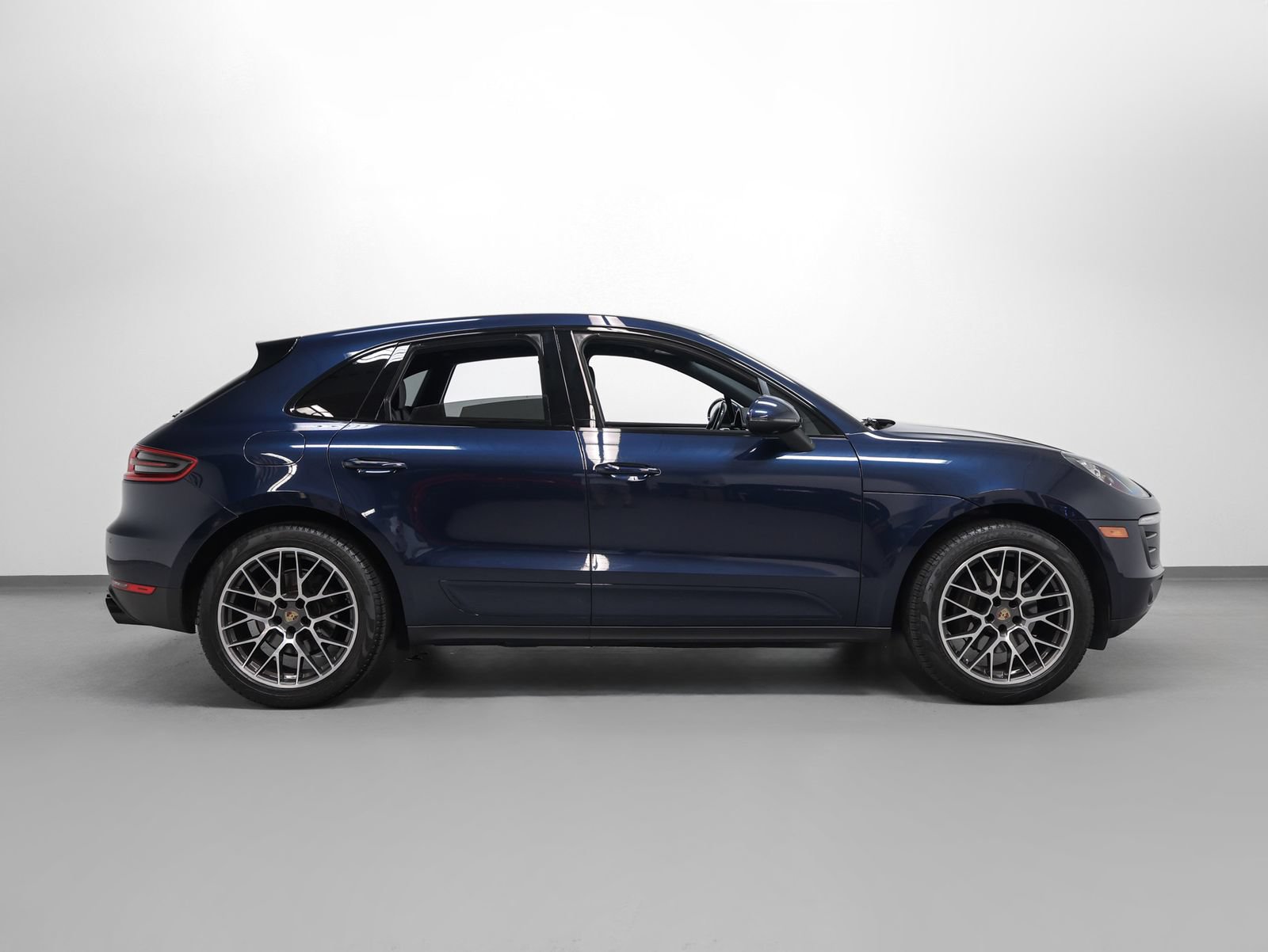 Certified 2018 Porsche Macan Sport Edition AWD/4WD image 13