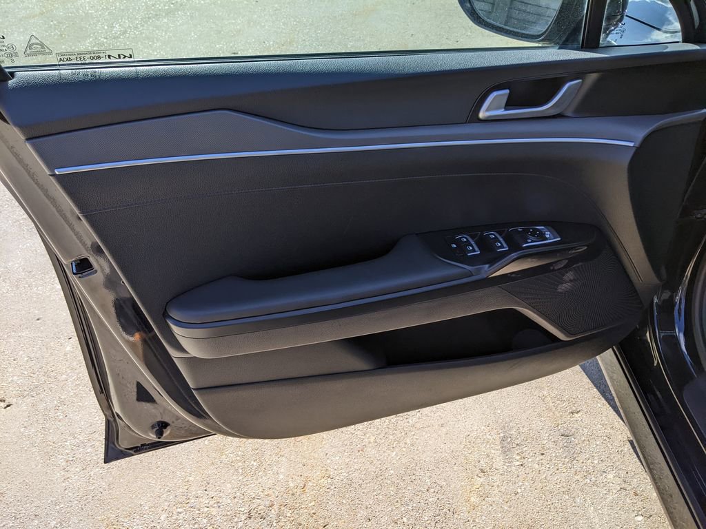 Used 2022 Kia K5 LXS image 9