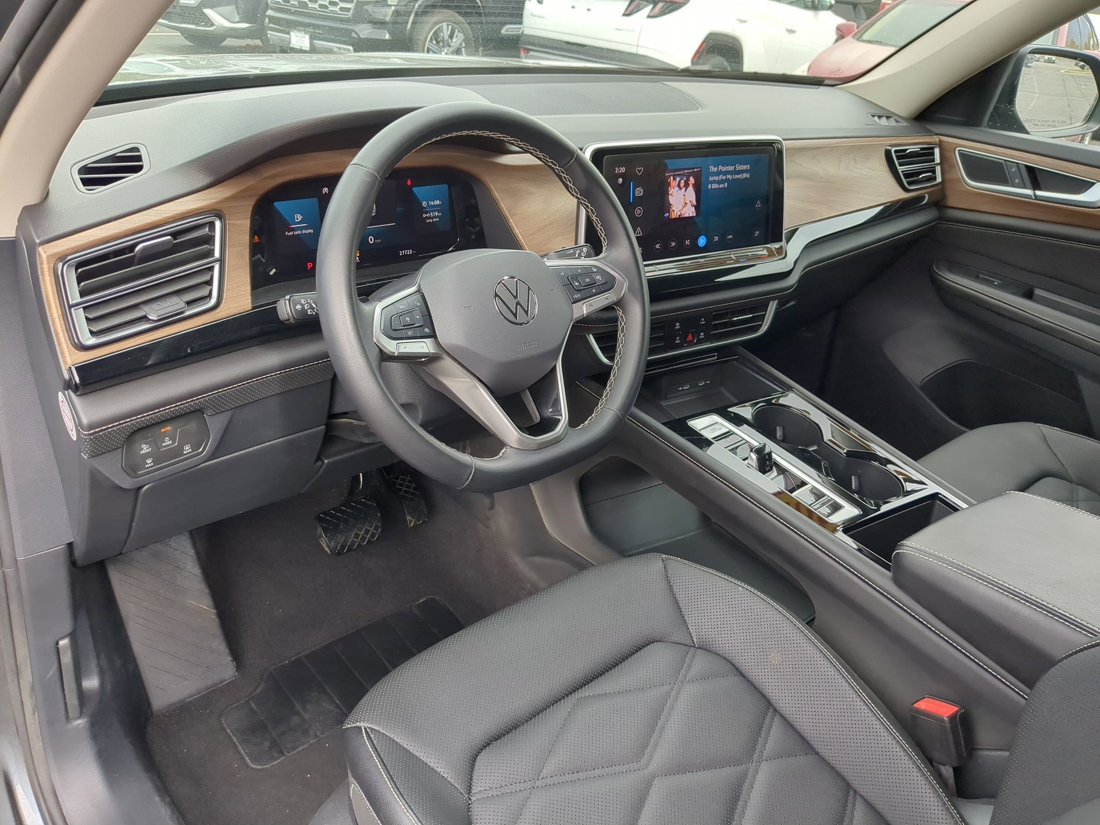 Used 2024 Volkswagen Atlas SE image 16