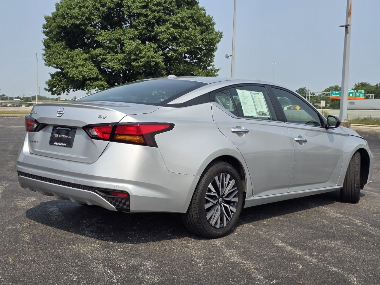 Used 2024 Nissan Altima 2.5 SV FWD image 15