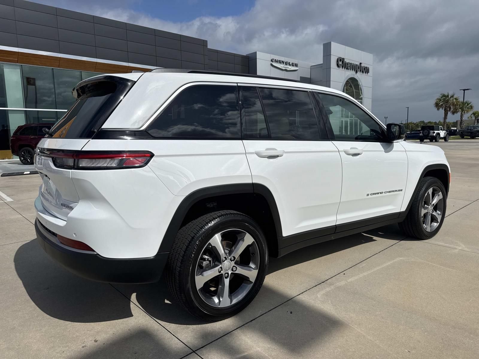 Used 2026 Jeep Grand Cherokee Limited RWD image 7