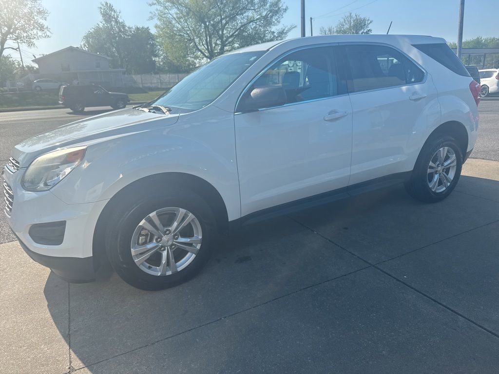 Used 2017 Chevrolet Equinox LS image 3