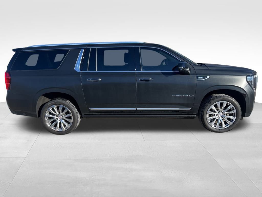 Used 2022 GMC Yukon XL Denali image 2