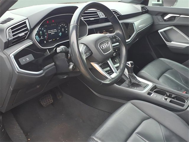 Used 2023 Audi Q3 2.0T Premium image 8