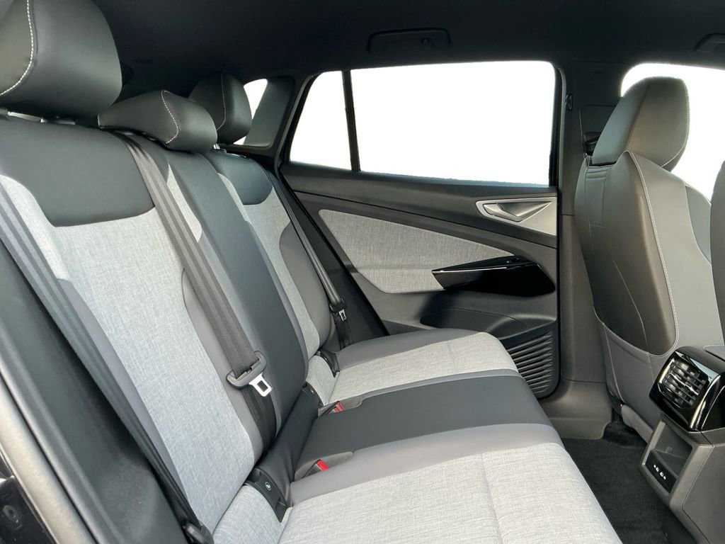 New 2026 Volkswagen ID.4 Pro image 16