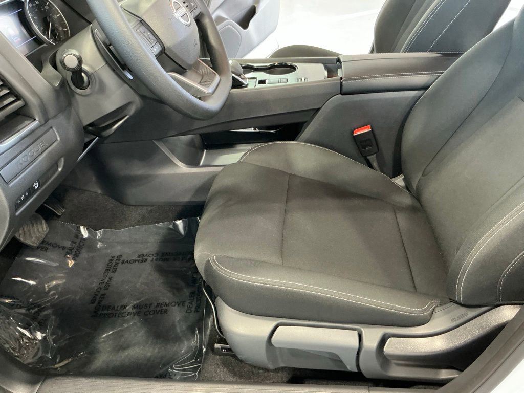 Used 2025 Nissan Rogue S FWD image 12