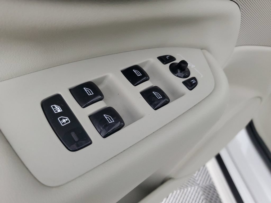 Certified 2025 Volvo XC90 T8 Core AWD/4WD image 22