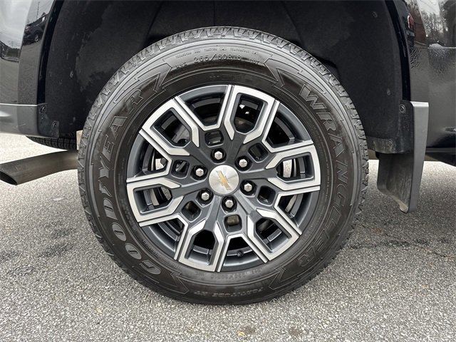 Used 2024 Chevrolet Colorado LT w/ LT Convenience Package III image 17