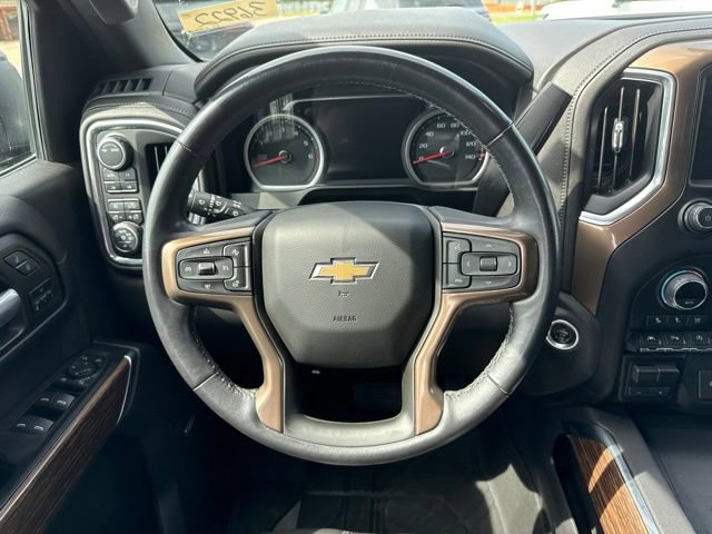 Used 2021 Chevrolet Silverado 1500 High Country w/ Technology Package AWD/4WD image 3