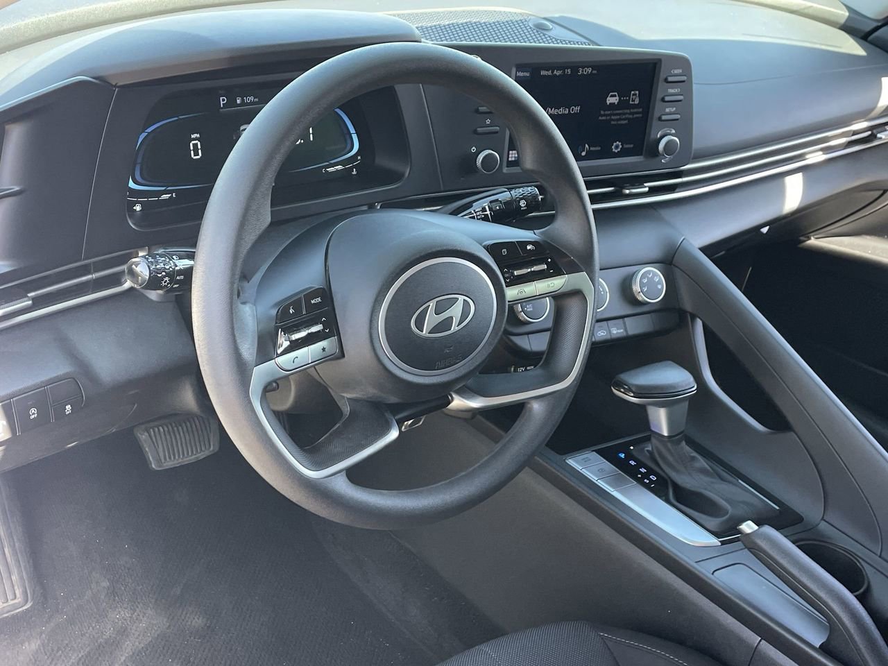 Certified 2024 Hyundai Elantra SE FWD image 17