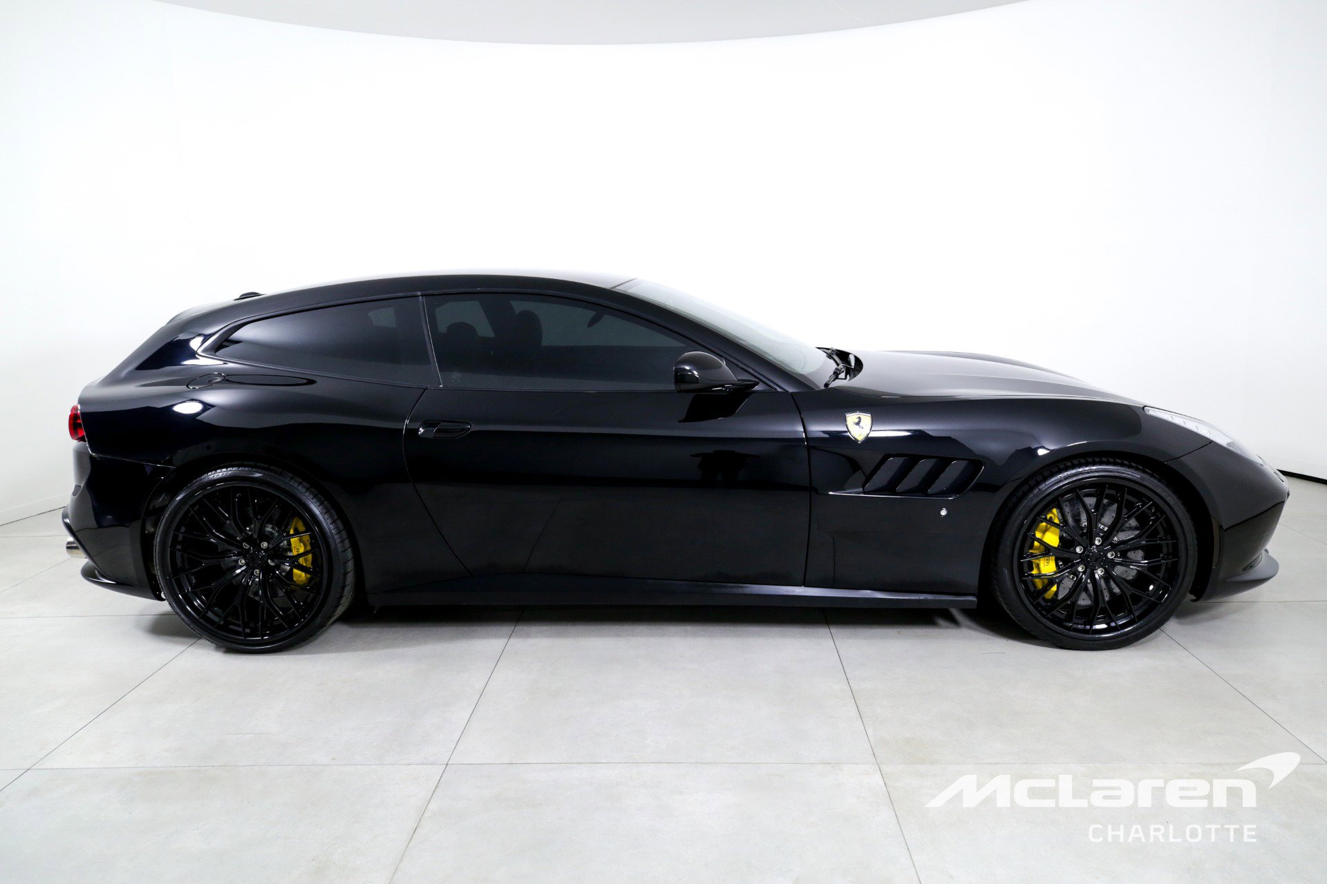 Used 2018 Ferrari GTC4Lusso T image 9