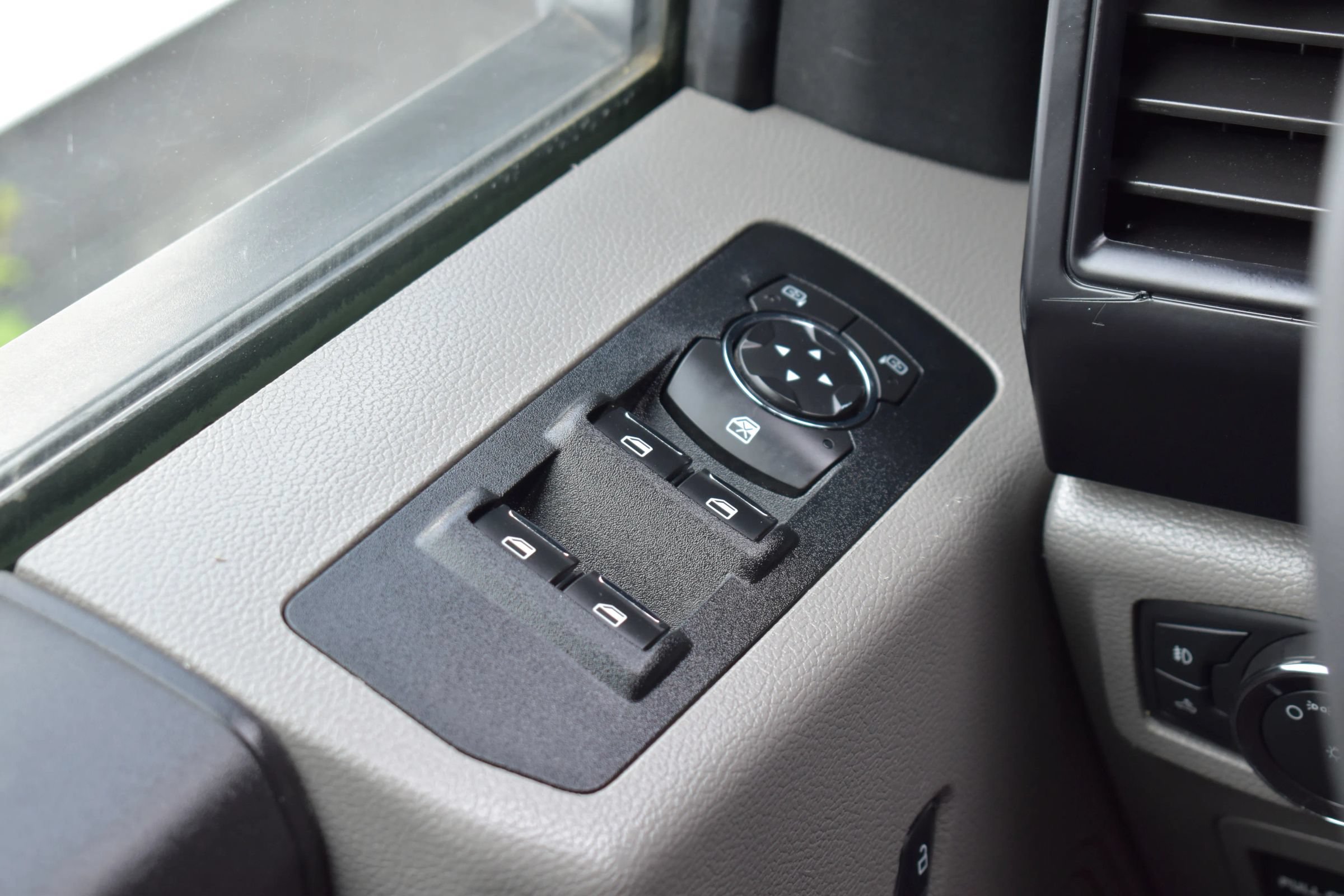 Used 2018 Ford F150 XL w/ Equipment Group 101A Mid AWD/4WD image 18