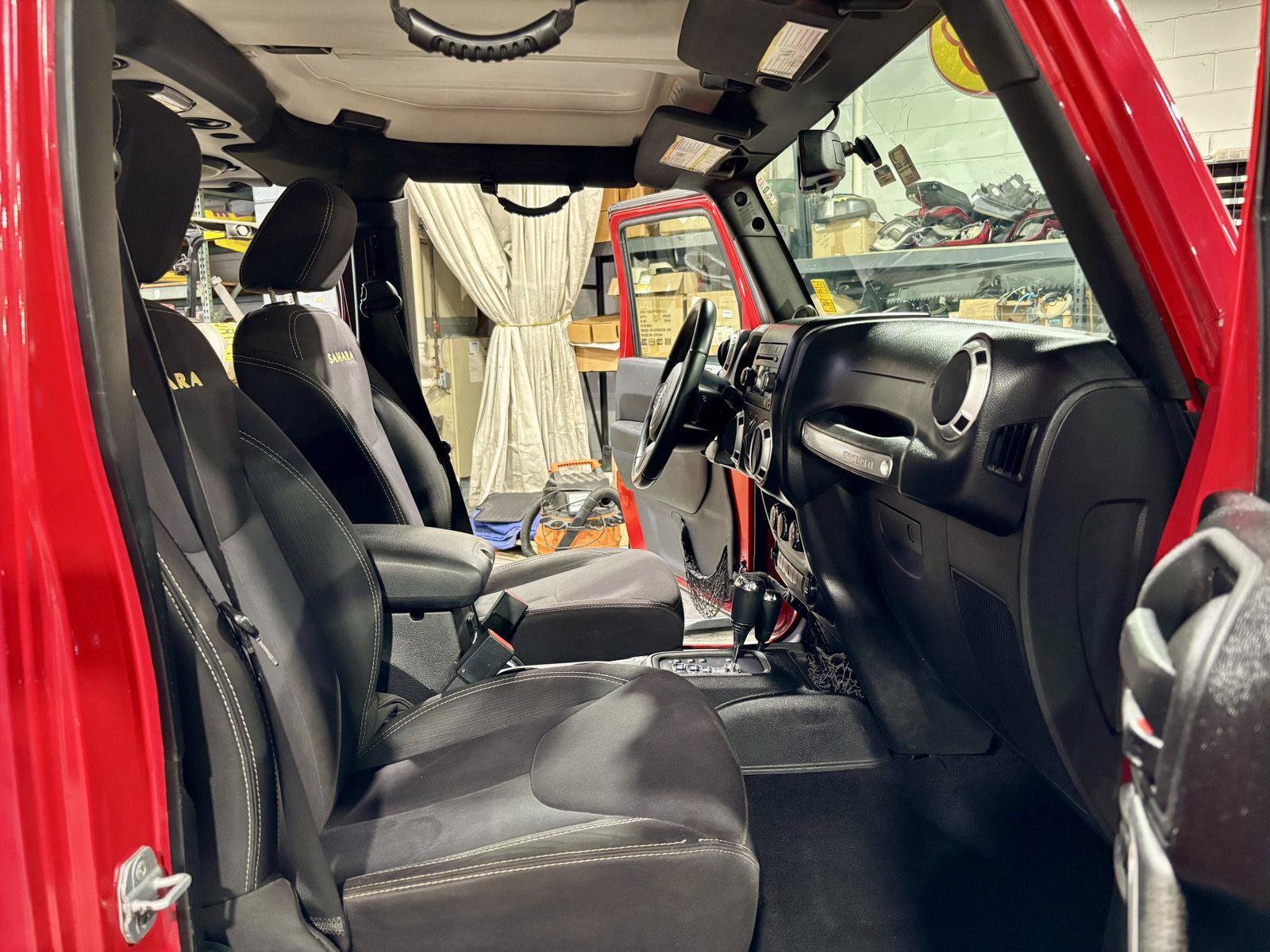 Used 2013 Jeep Wrangler Unlimited Sahara AWD/4WD image 8