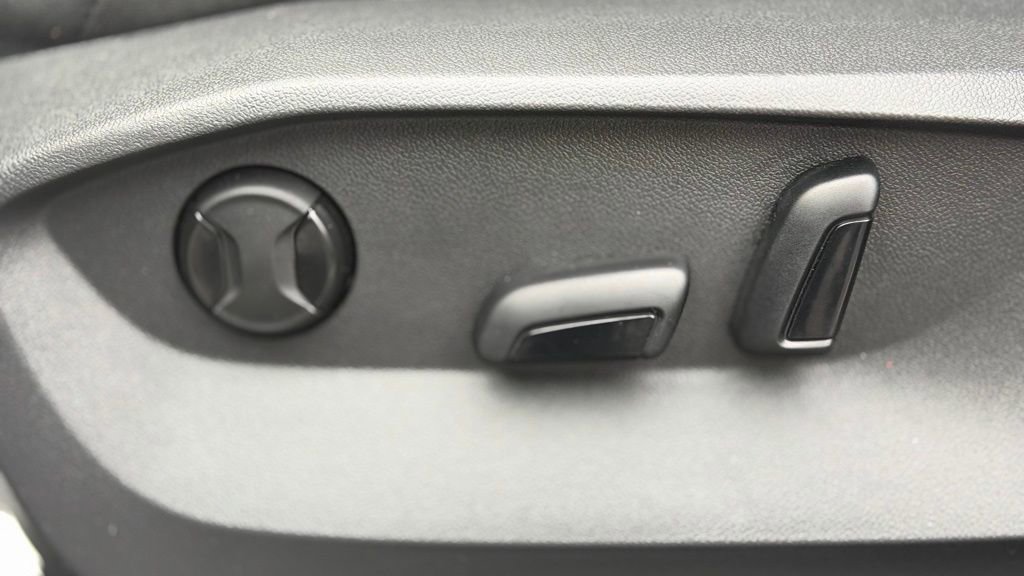 Used 2023 Volkswagen Tiguan SE image 17