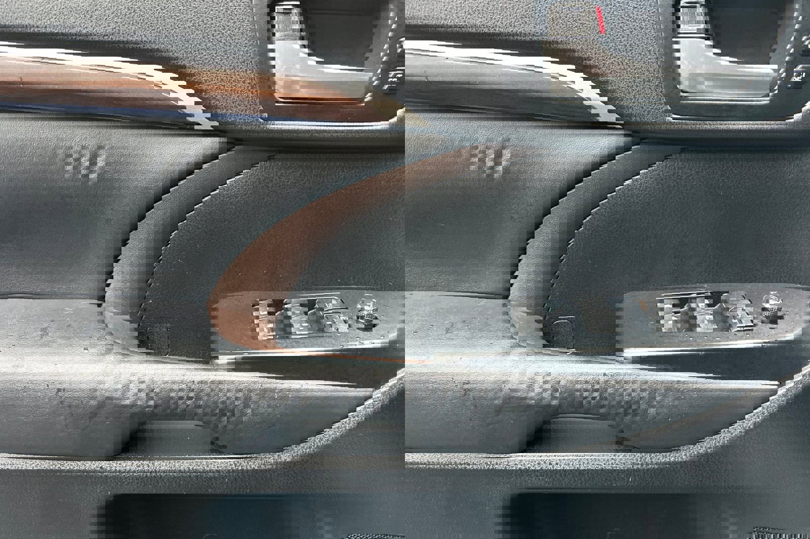 Used 2014 Toyota Highlander Limited image 11