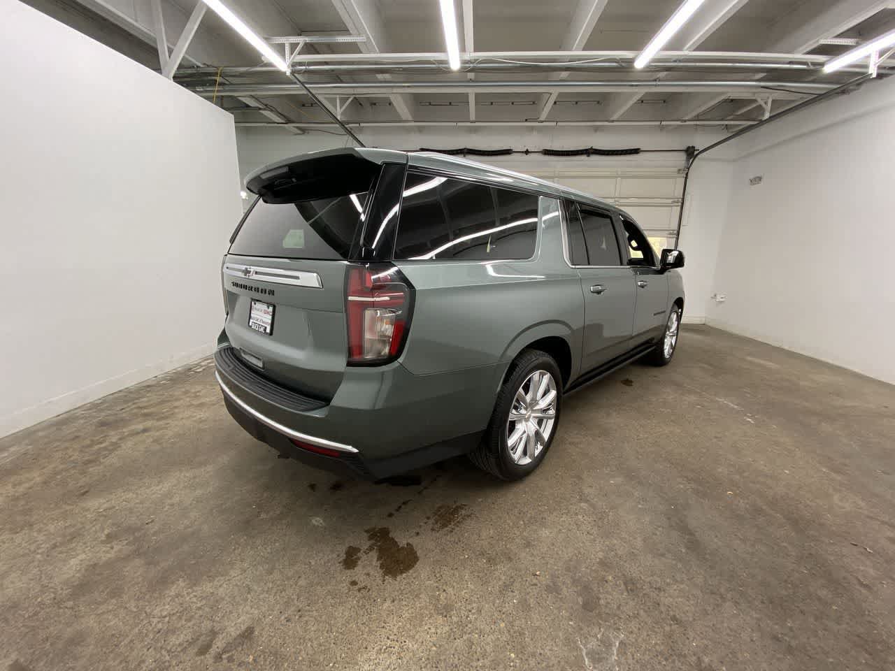 Used 2024 Chevrolet Suburban High Country w/ Advanced Technology Package AWD/4WD image 6