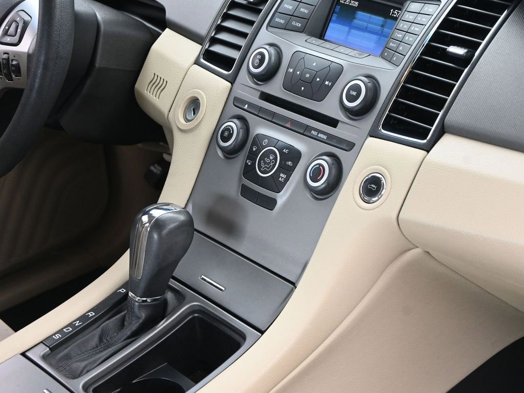 Used 2017 Ford Taurus SE image 29