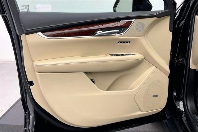 Used 2017 Cadillac XT5 Premium Luxury w/ Driver Assist Package image 24