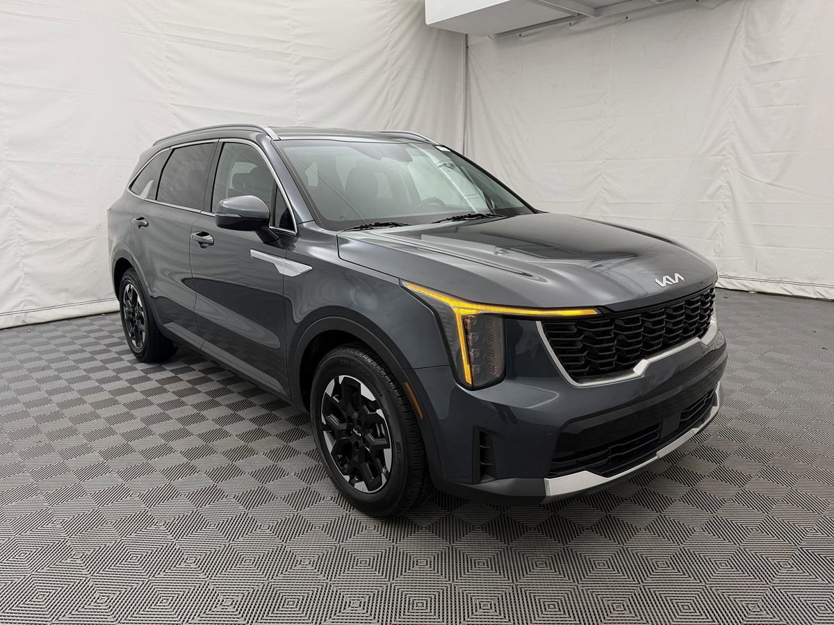 Used 2024 Kia Sorento S image 4