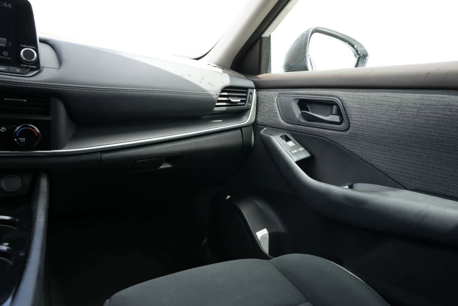Used 2023 Nissan Rogue S FWD image 8