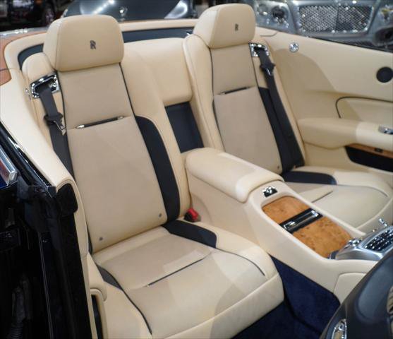 Used 2016 Rolls-Royce Dawn RWD image 22