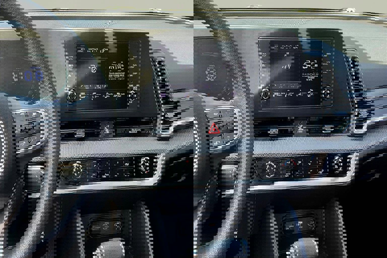 Used 2023 Kia Sportage LX image 11