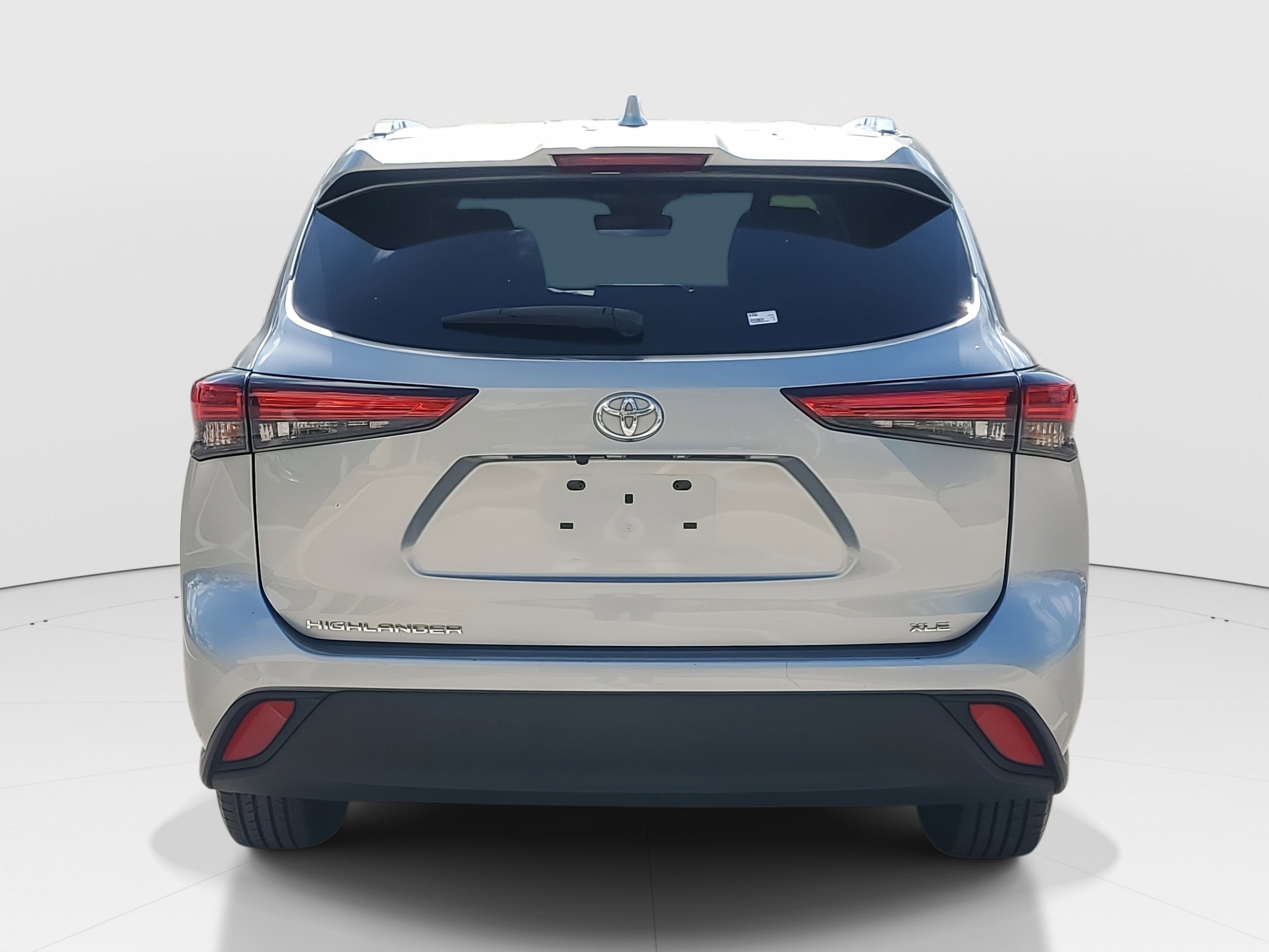 Used 2021 Toyota Highlander XLE image 4