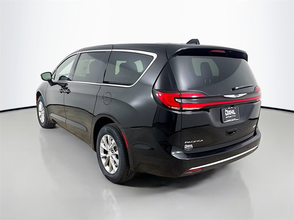 New 2026 Chrysler Pacifica Select image 5