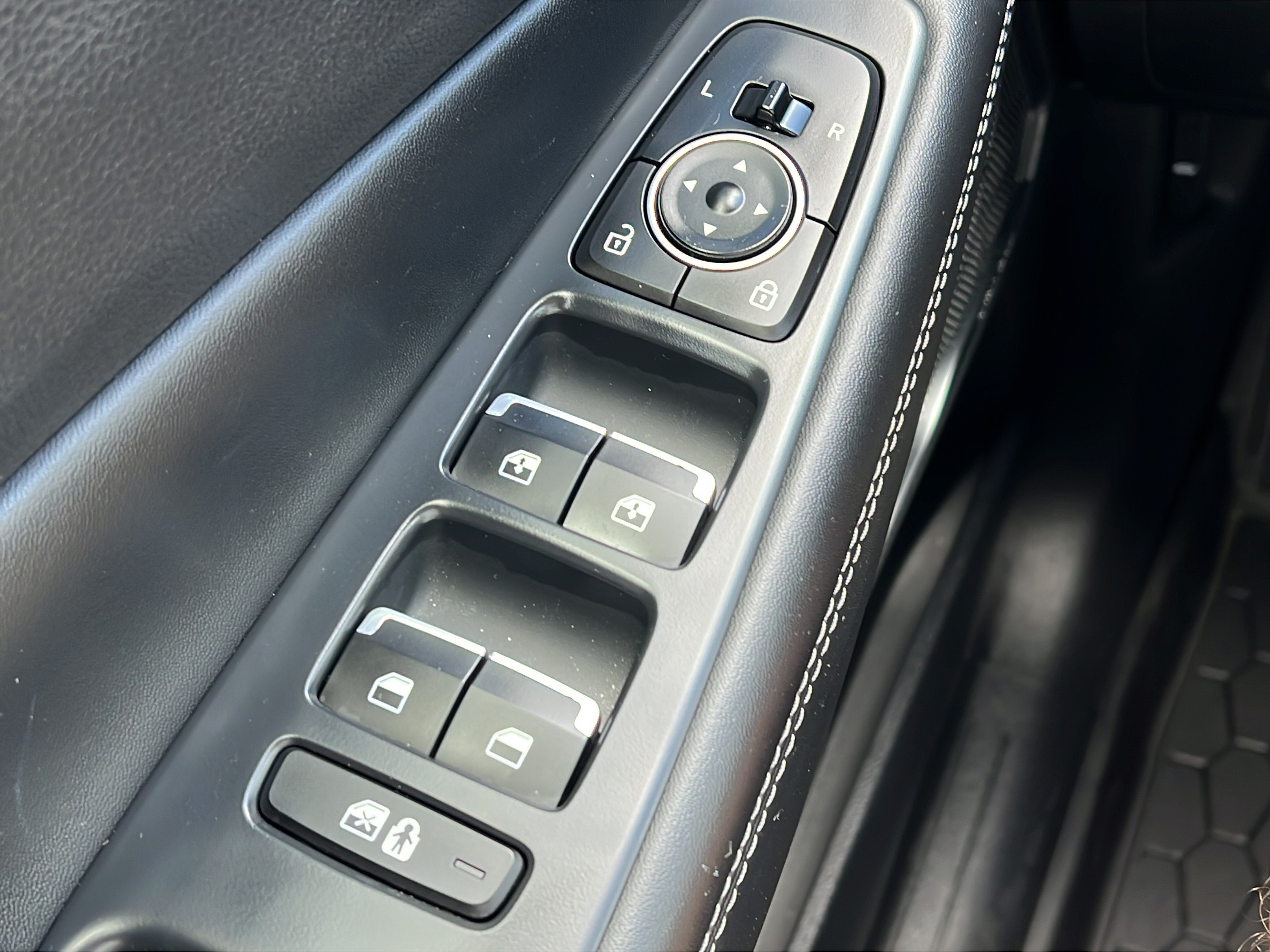 Certified 2023 Hyundai Santa Fe SEL w/ Premium Package FWD image 21
