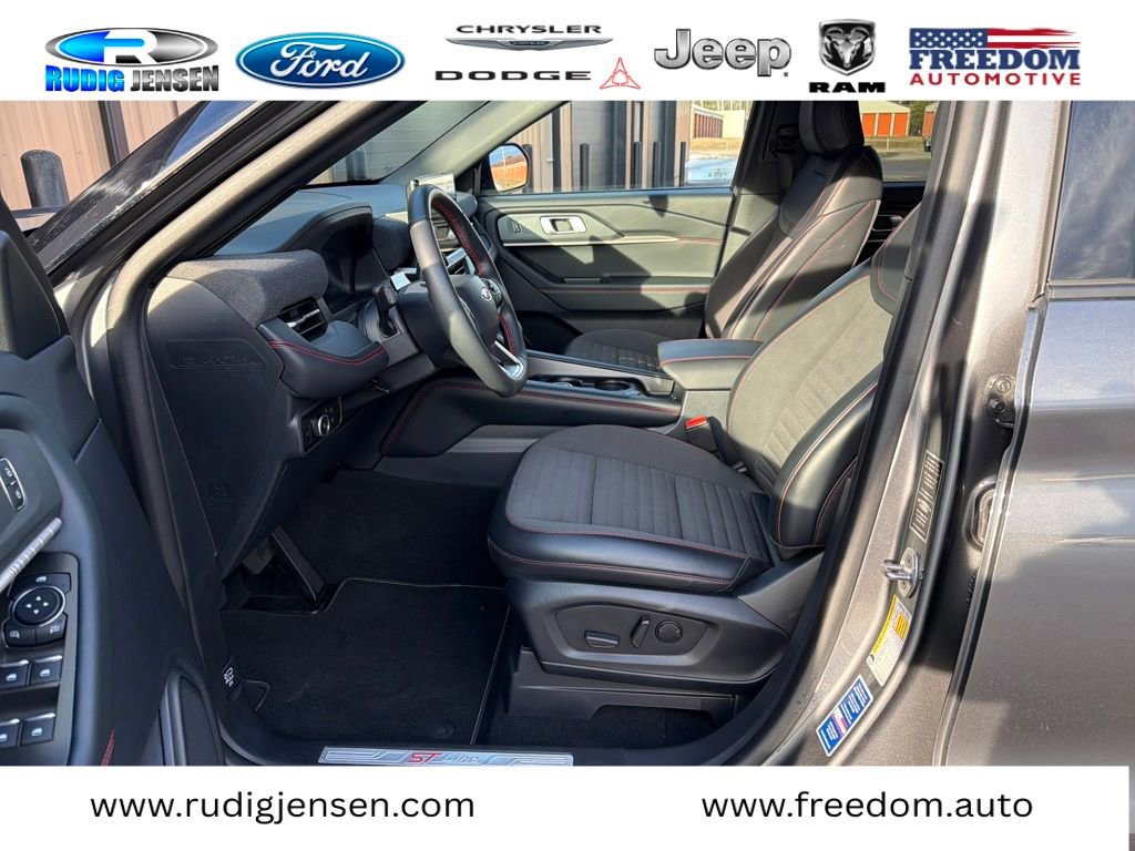 Used 2025 Ford Explorer ST-Line w/ ST-Line Street Pack image 10