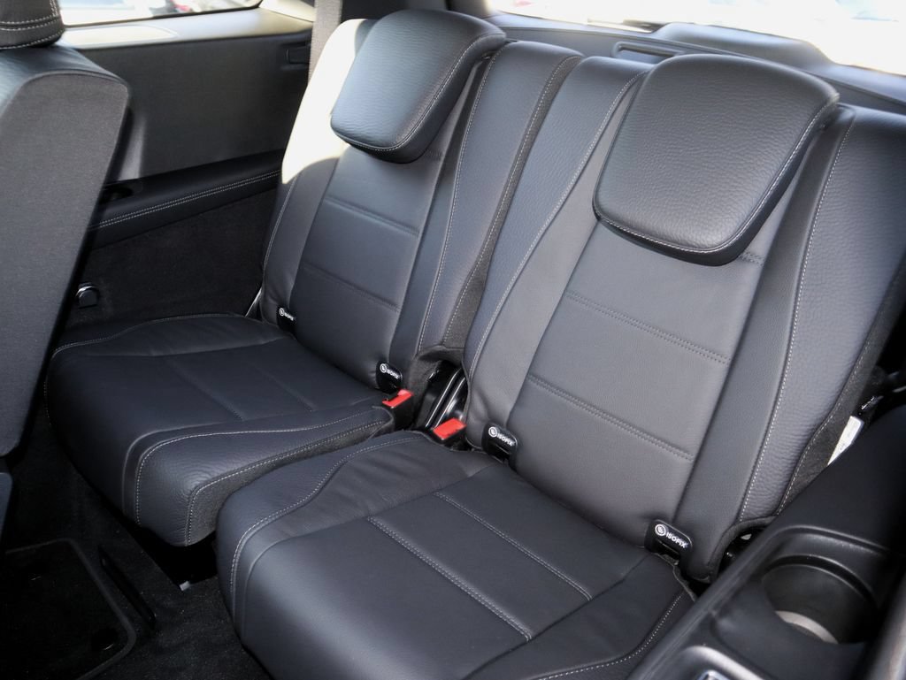 Used 2025 Mercedes-Benz GLS 580 4MATIC image 6