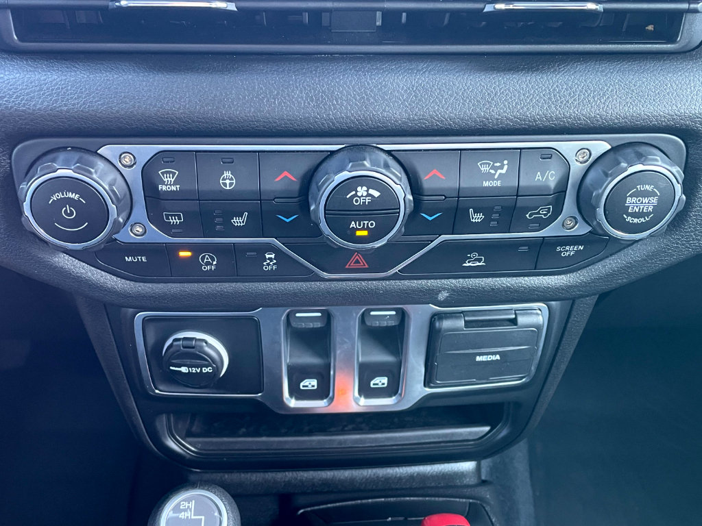 Used 2025 Jeep Wrangler Sport AWD/4WD image 17