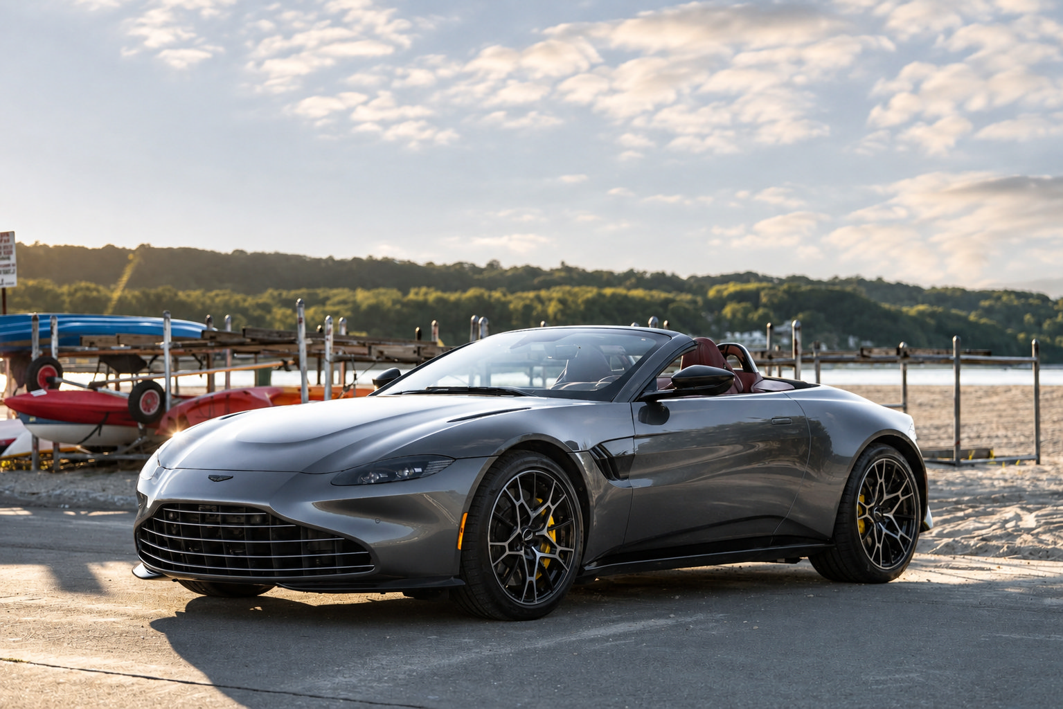 Used 2023 Aston Martin V8 Vantage Roadster RWD image 31