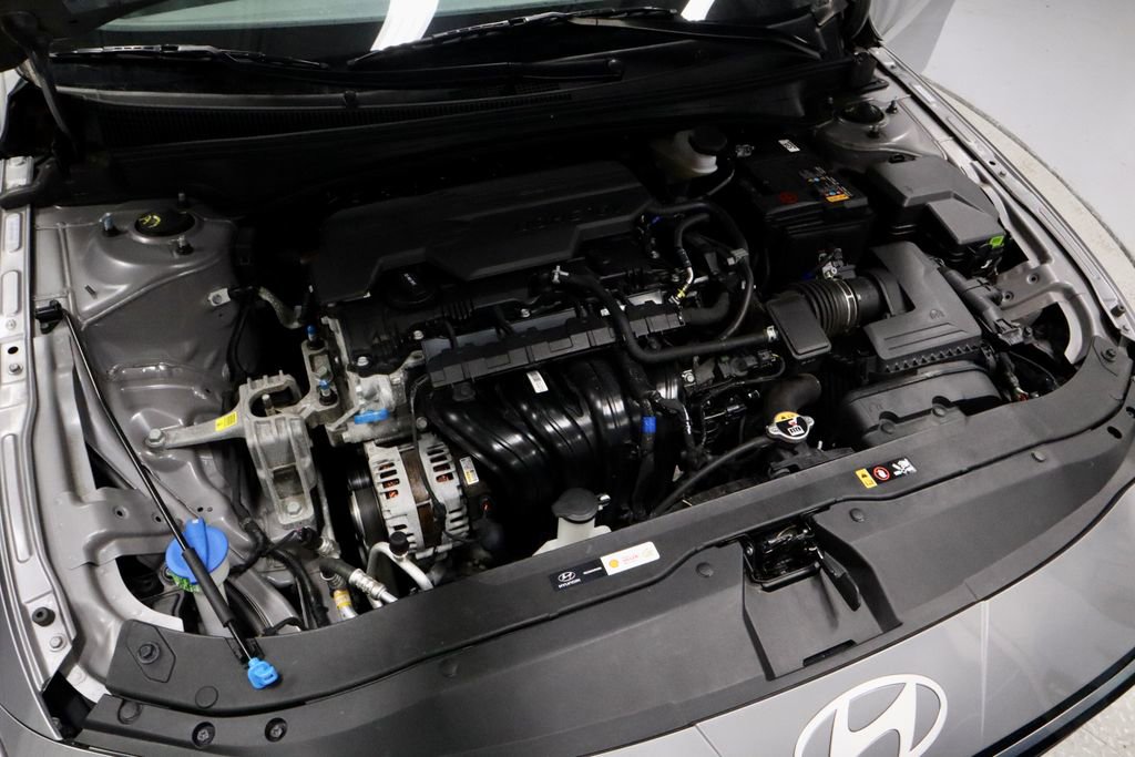 Certified 2025 Hyundai Elantra SEL image 17